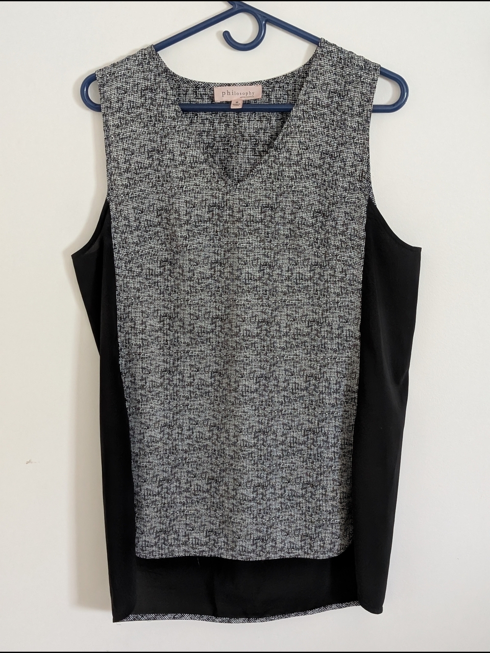 Philosophy Republic Clothing Geometric Black Gray V-Neck Sleeveless Blouse M